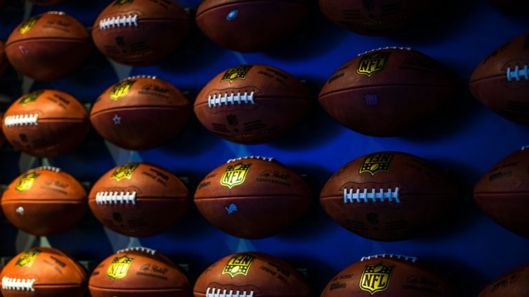 Super Bowl Wagers Rise to Records as Online Sports Betting Sweeps